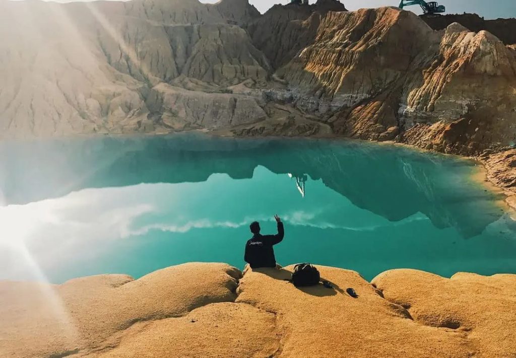 Danau Ampar Red Hill