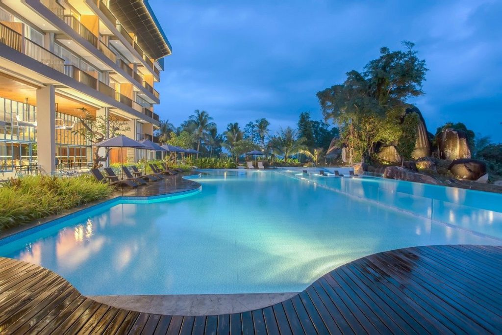 hotel pinggir pantai di belitung